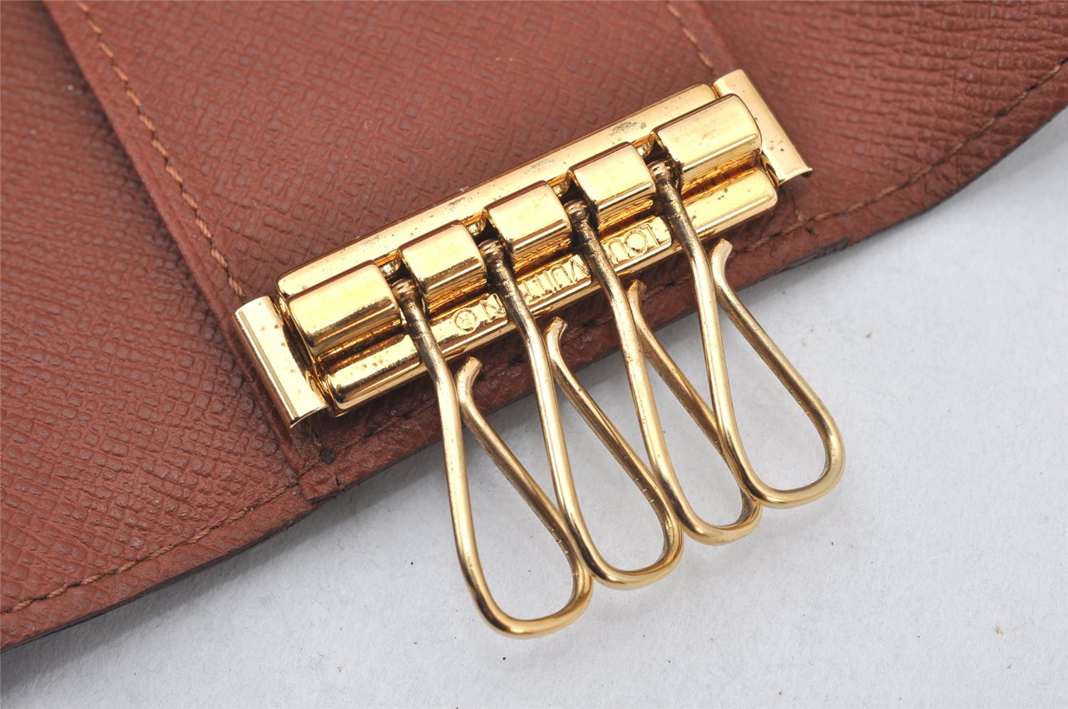 Authentic Louis Vuitton Monogram Multicles 4 Four Hooks Key Case M62631 LV 5139K