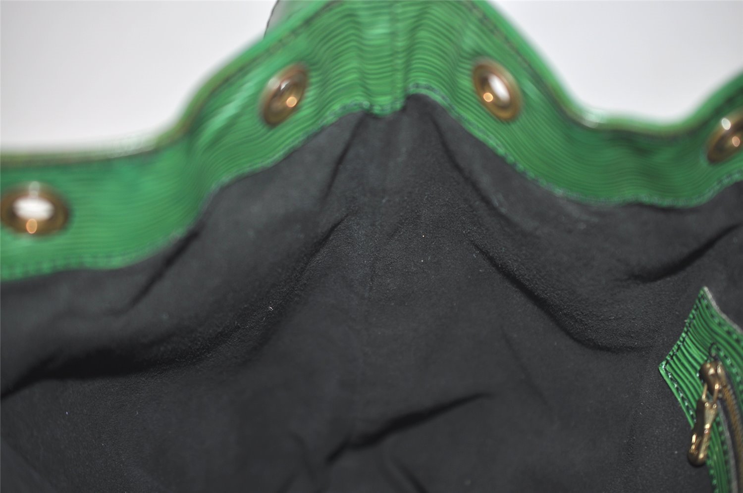 Authentic Louis Vuitton Epi Noe Shoulder Drawstring Bag Green M44004 LV 5148I