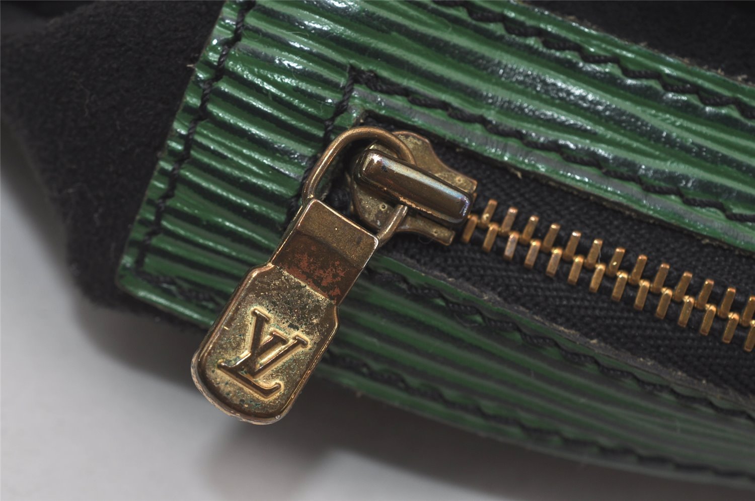 Authentic Louis Vuitton Epi Noe Shoulder Drawstring Bag Green M44004 LV 5148I