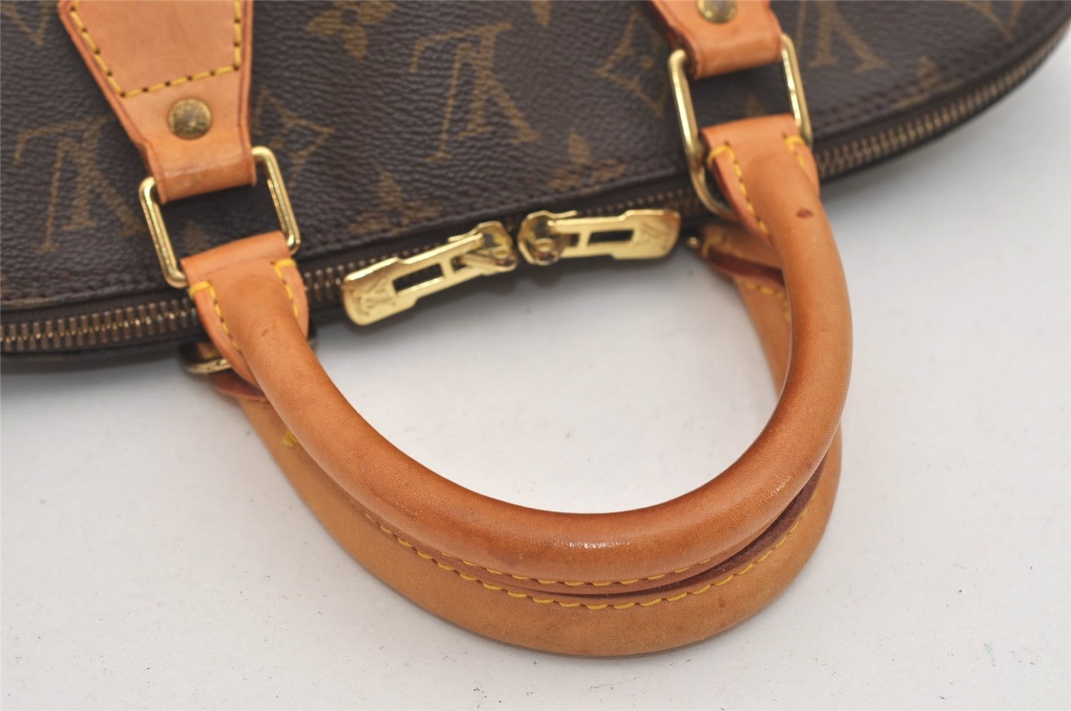 Authentic Louis Vuitton Monogram Alma Hand Bag Purse M51130 LV 5148J