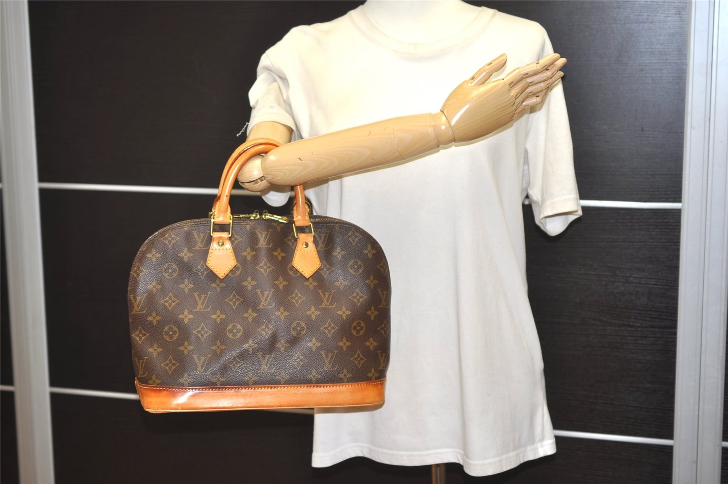 Authentic Louis Vuitton Monogram Alma Hand Bag Purse M51130 LV 5148J