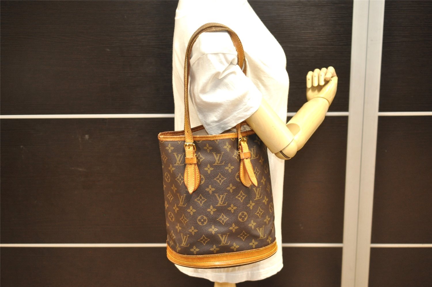 Authentic Louis Vuitton Monogram Bucket PM Shoulder Tote Bag M42238 LV 5163J