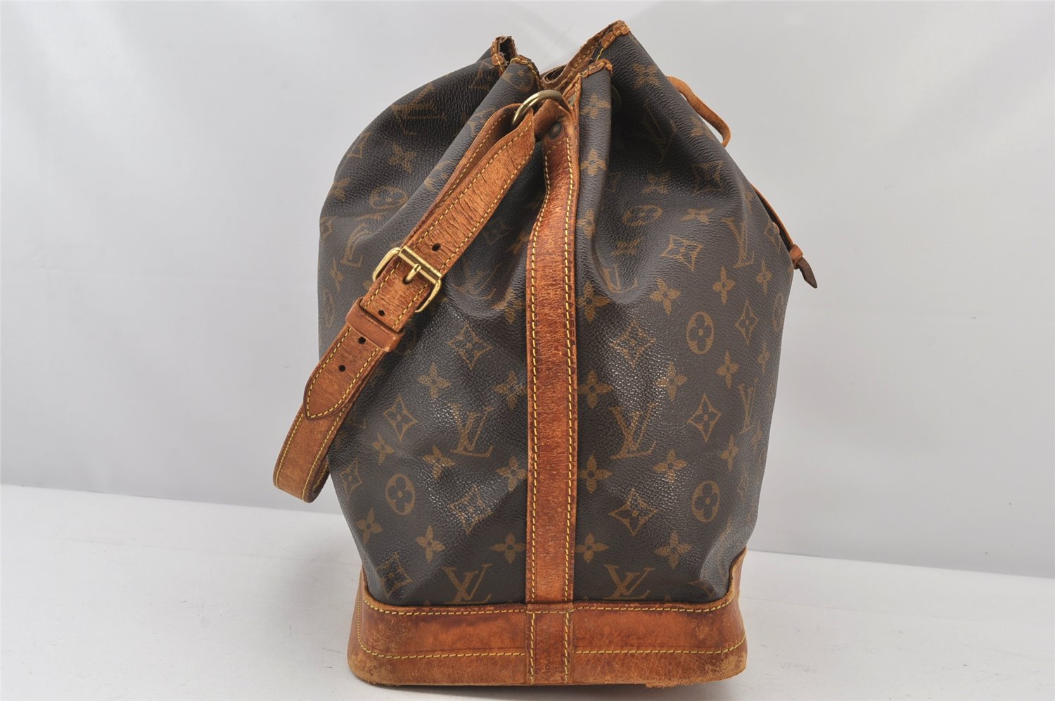 Authentic Louis Vuitton Monogram Noe Shoulder Drawstring Bag M42224 LV 5166K