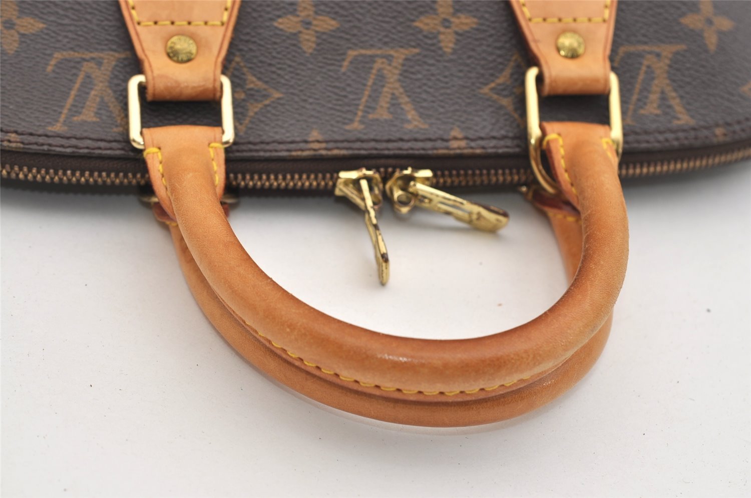 Authentic Louis Vuitton Monogram Alma Hand Bag Purse M51130 LV 5177J