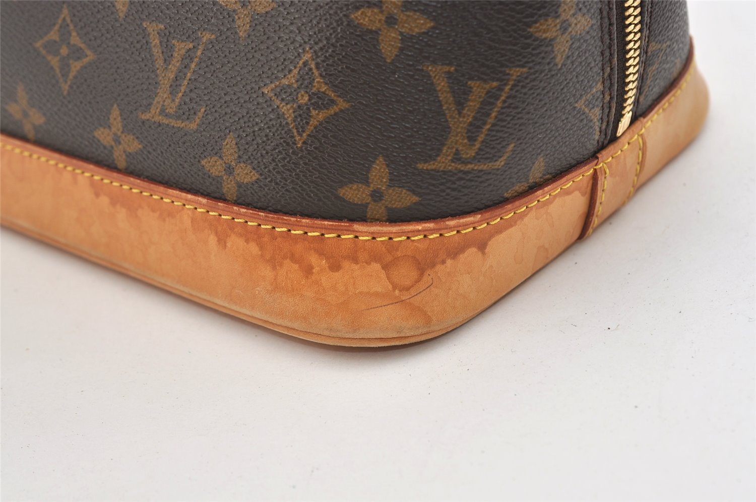 Authentic Louis Vuitton Monogram Alma Hand Bag Purse M51130 LV 5177J