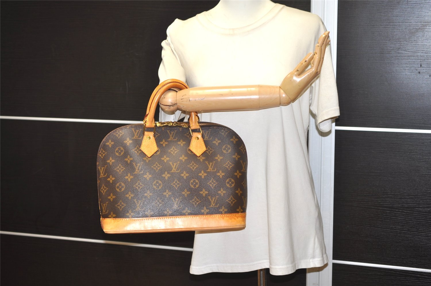Authentic Louis Vuitton Monogram Alma Hand Bag Purse M51130 LV 5177J