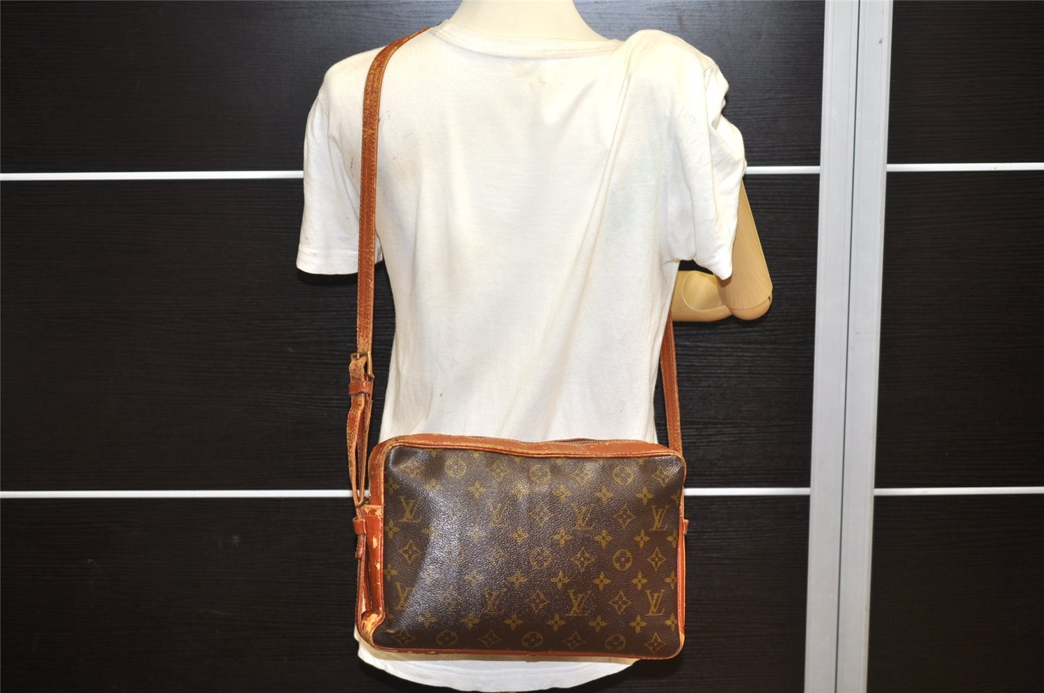 Authentic Louis Vuitton Monogram Sac Bandouliere 30 Shoulder Bag Old Model 5180K