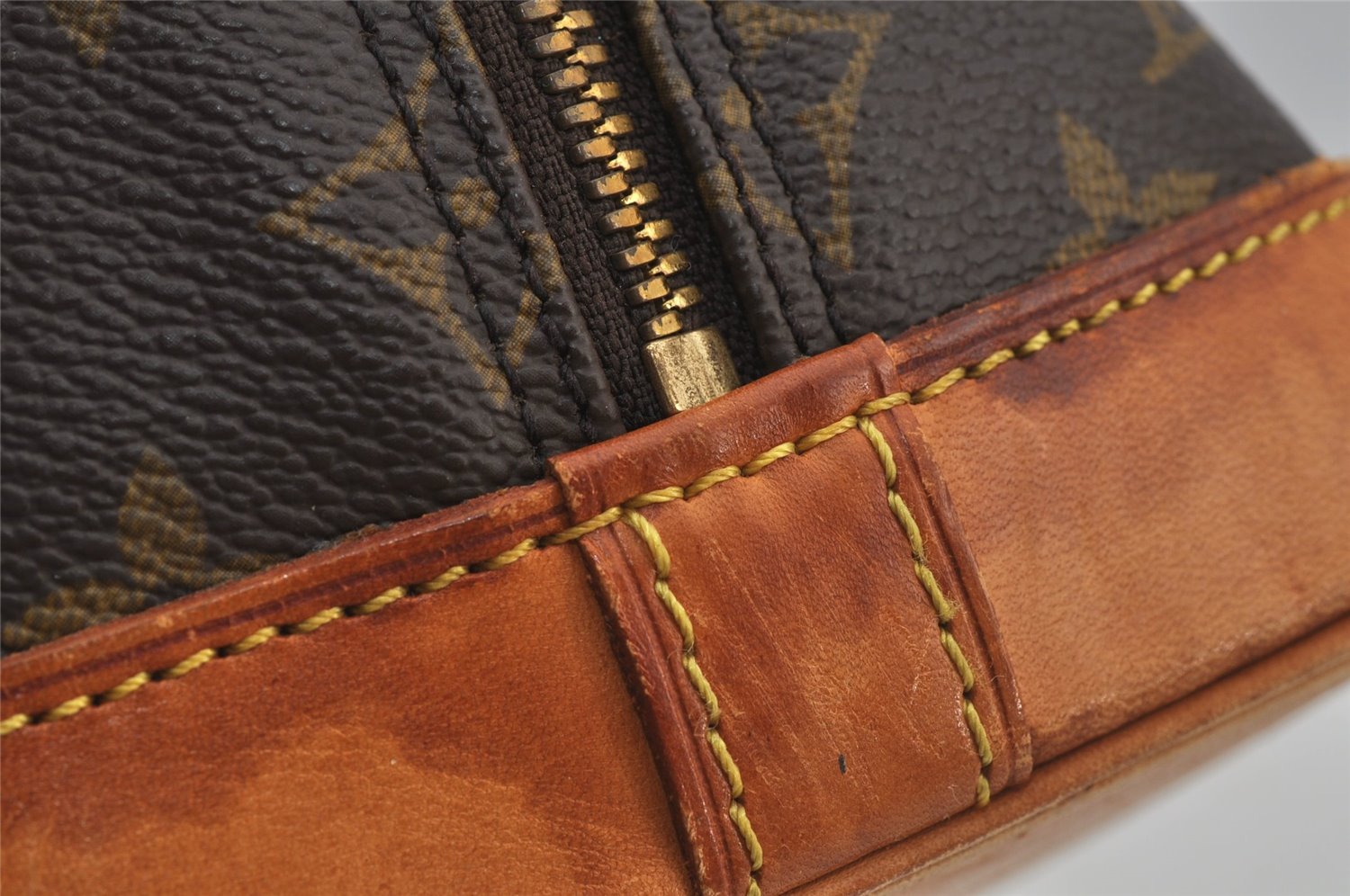 Authentic Louis Vuitton Monogram Alma Hand Bag Purse M51130 LV 5182J