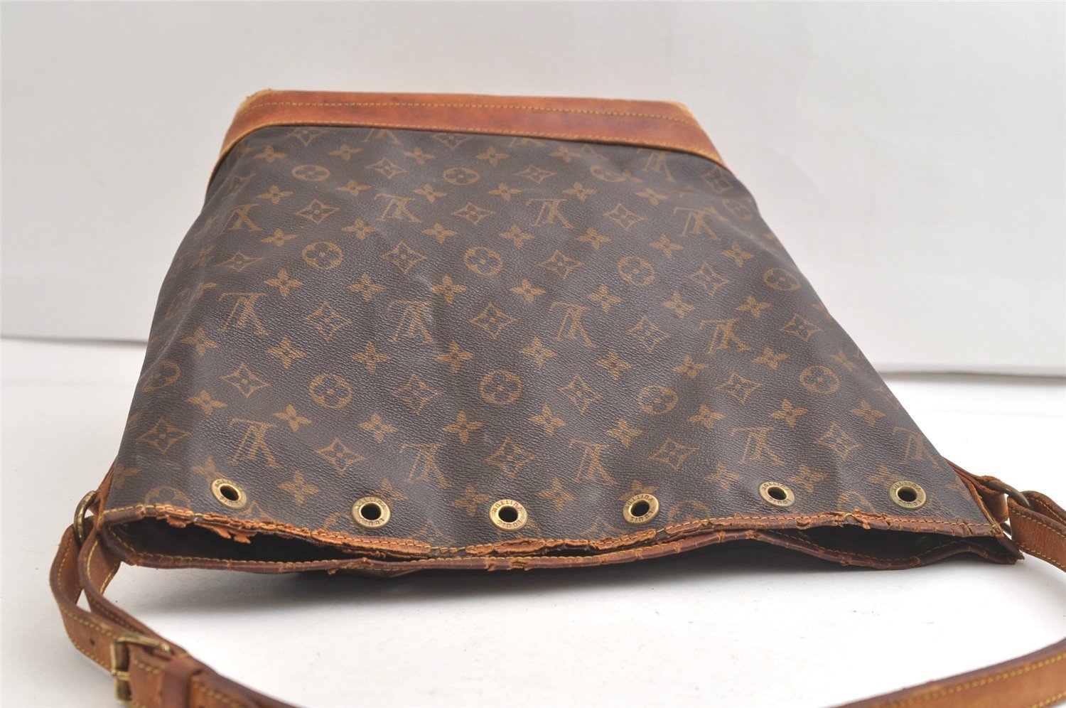 Authentic Louis Vuitton Monogram Noe Shoulder Drawstring Bag M42224 LV 5186K