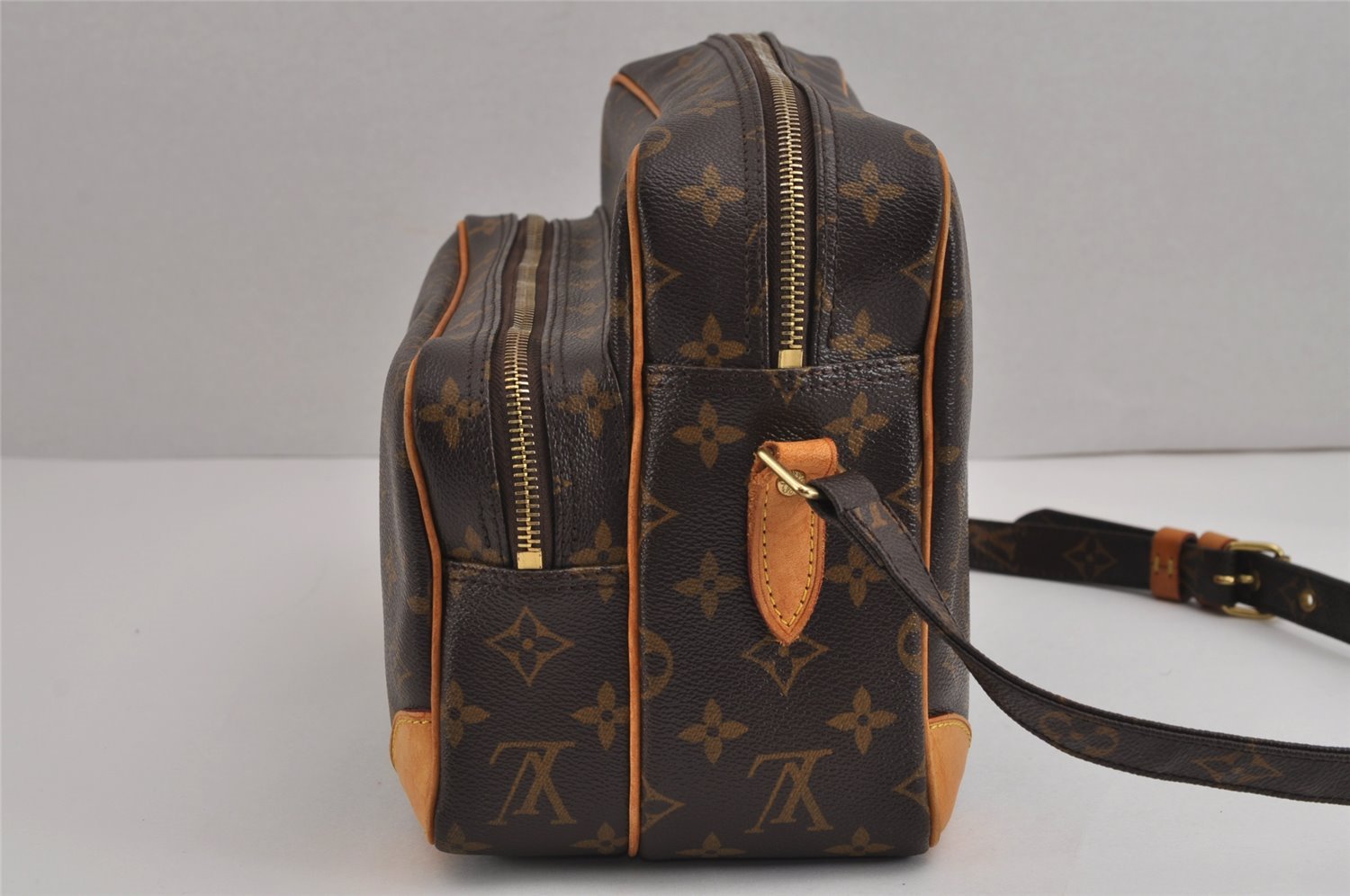 Authentic Louis Vuitton Monogram Nile Shoulder Cross Body Bag M45244 LV 5189J