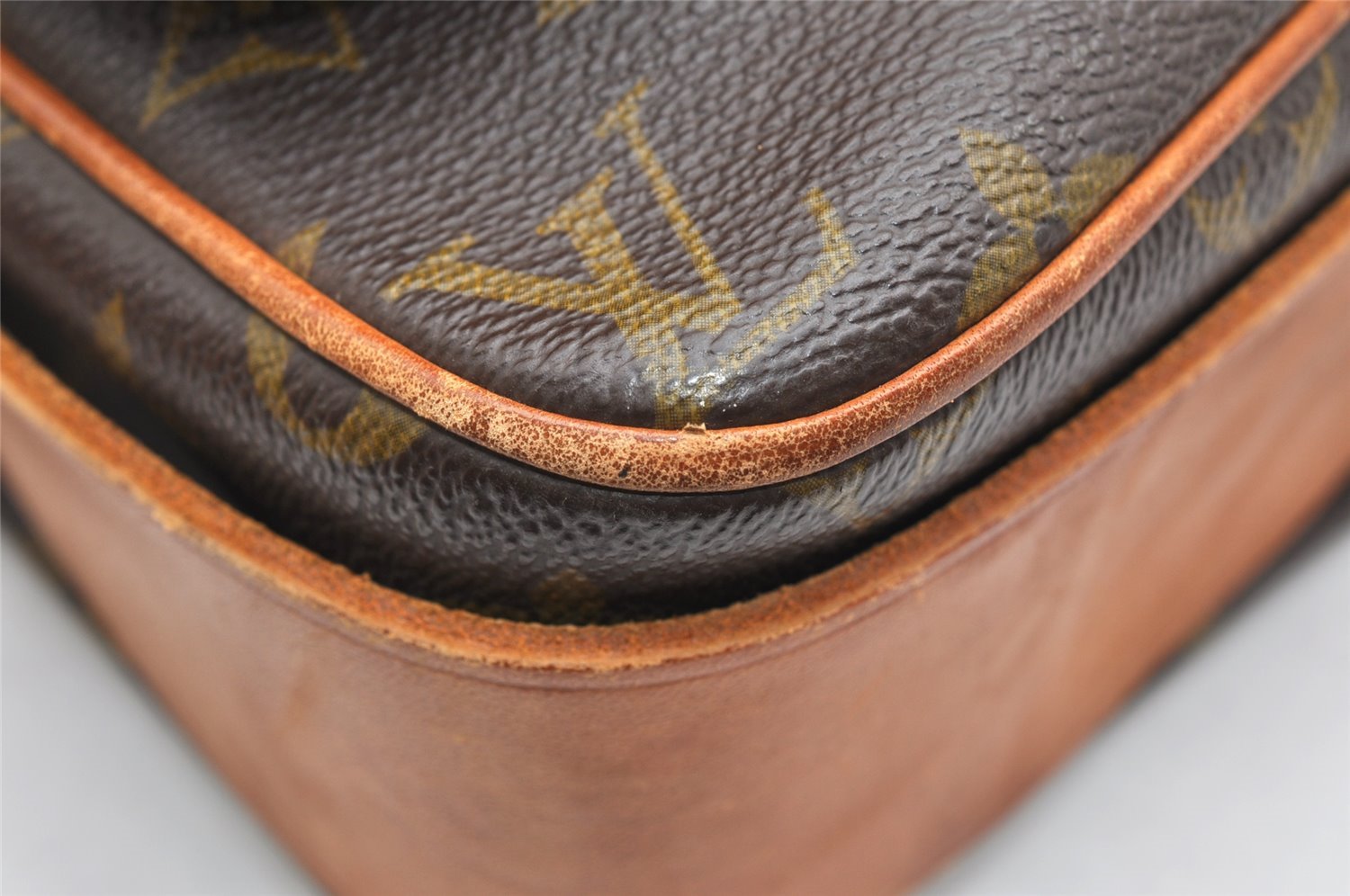 Authentic Louis Vuitton Monogram Cartouchiere GM Shoulder Bag Old Model 5199K