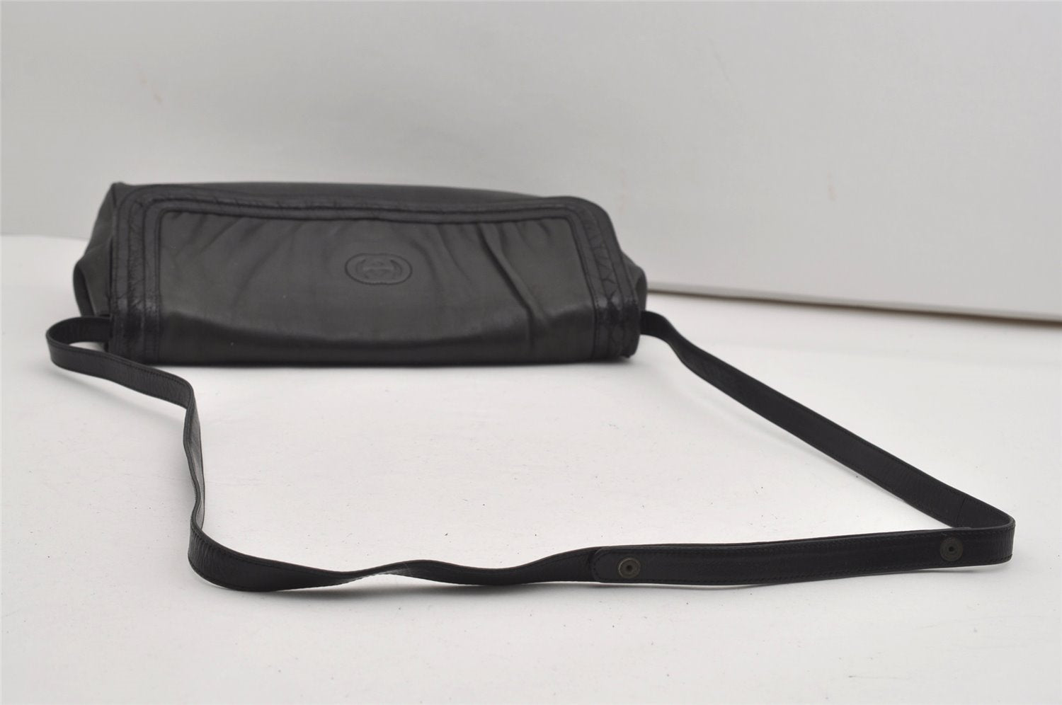 Authentic GUCCI Vintage Shoulder Cross Body Bag Purse Leather Black 5210I