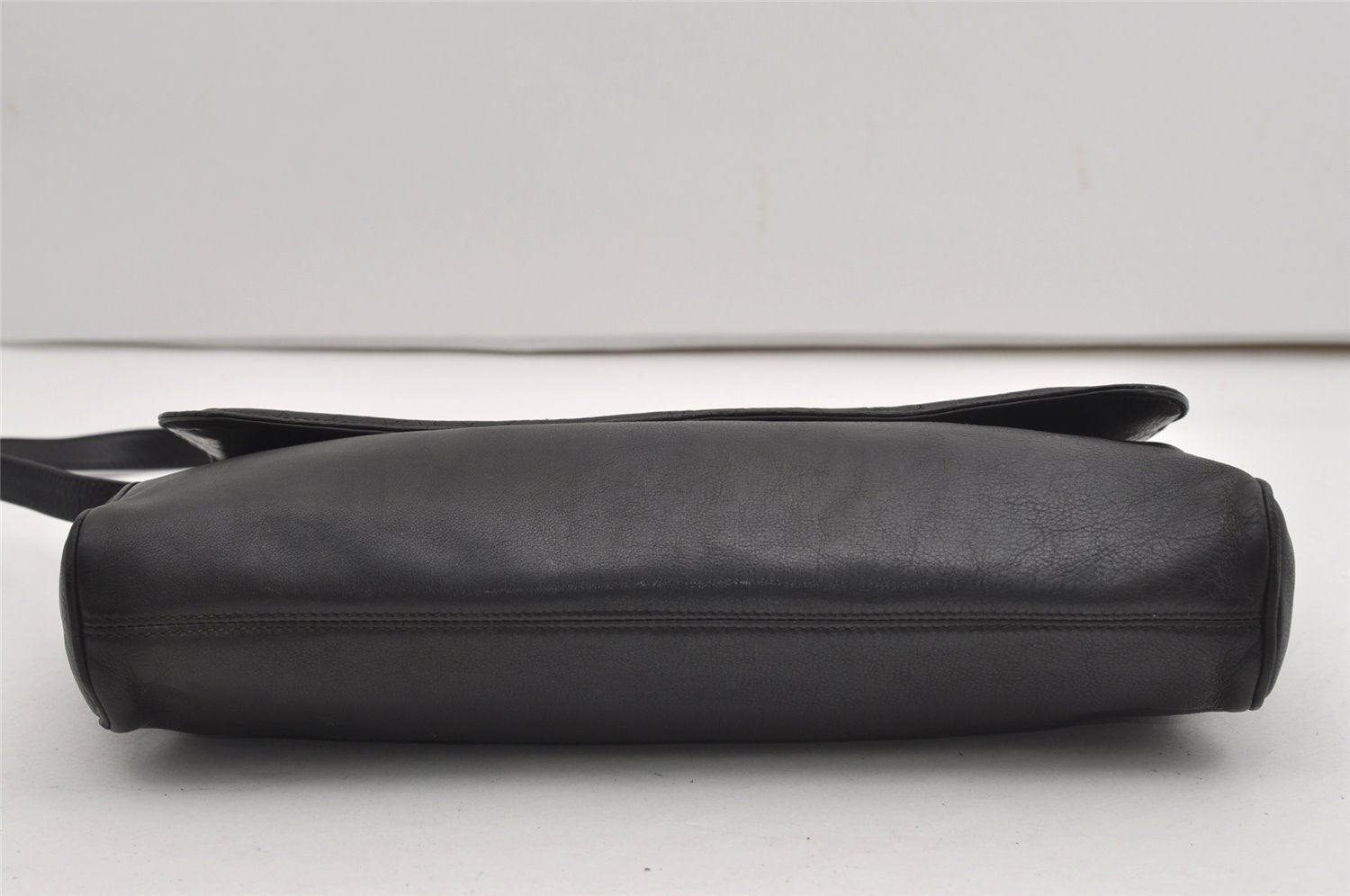 Authentic GUCCI Vintage Shoulder Cross Body Bag Purse Leather Black 5210I