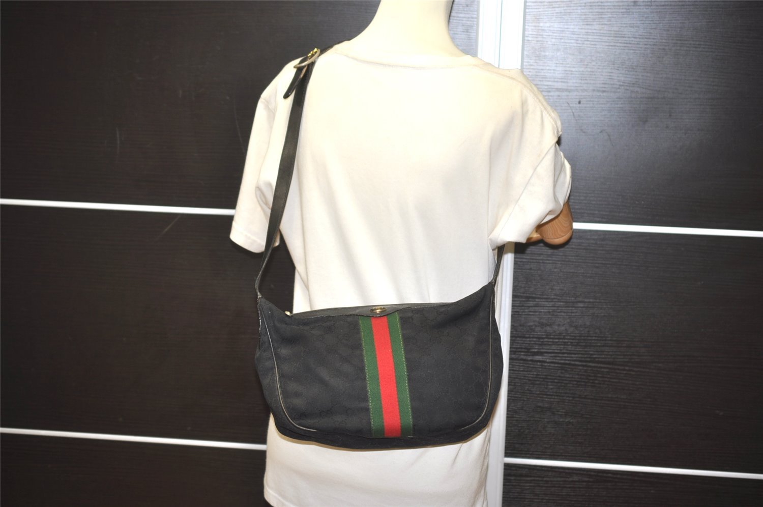 Authentic GUCCI Web Sherry Line Shoulder Bag Purse Canvas Leather Black 5211I