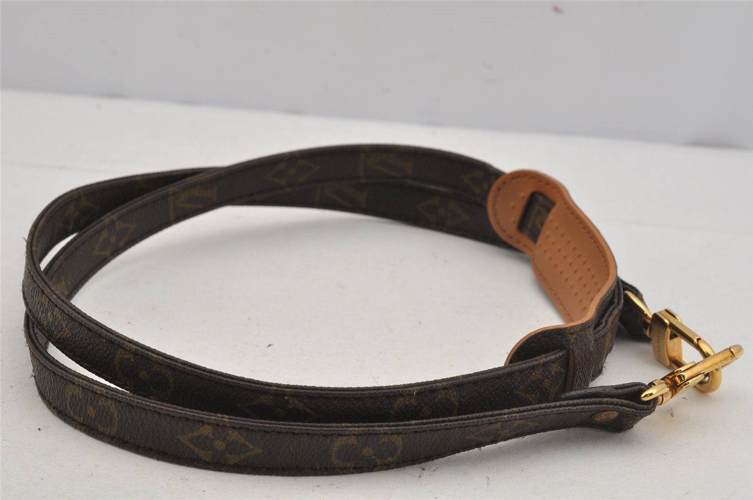 Authentic Louis Vuitton Monogram Shoulder Strap 46.9