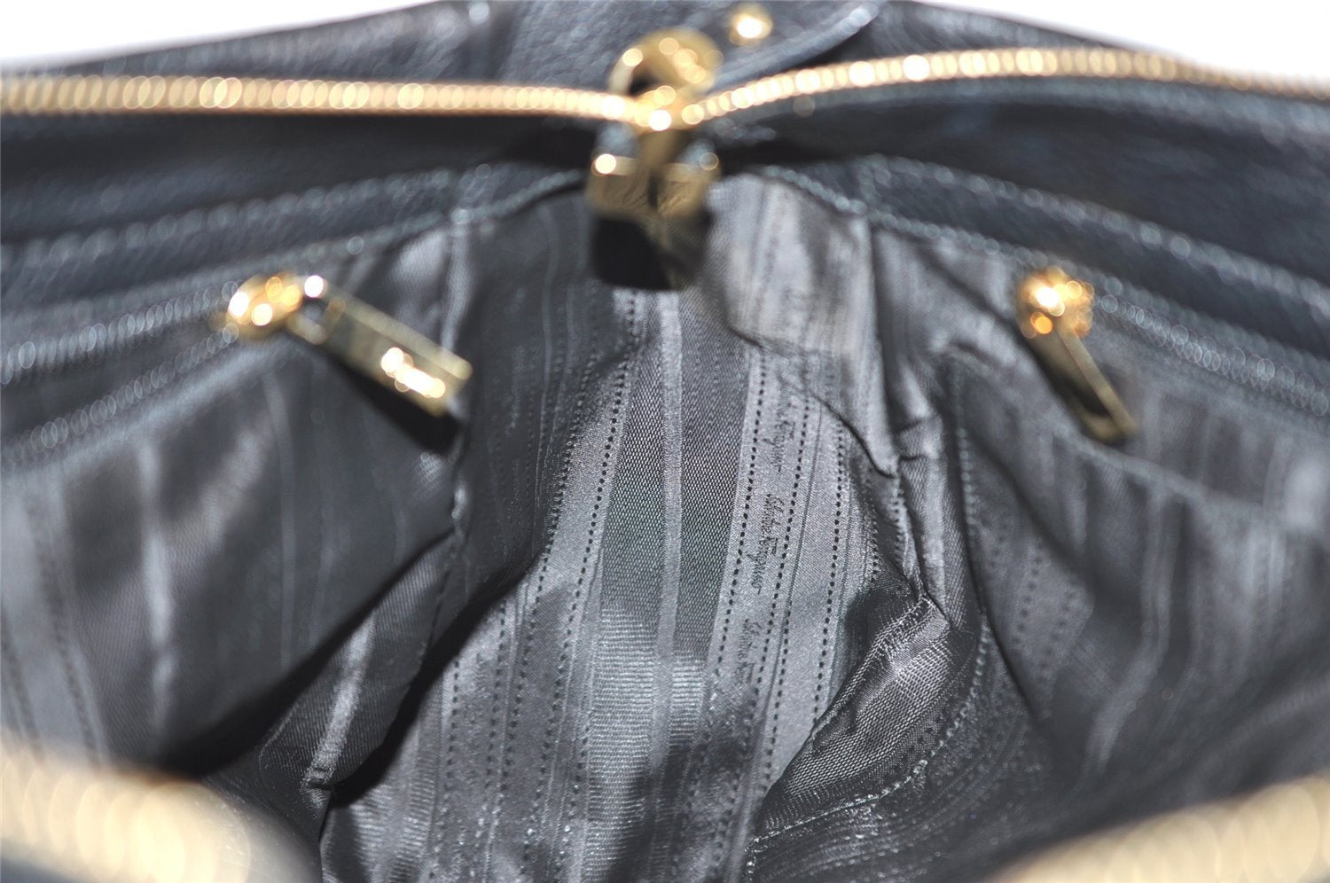 Authentic Salvatore Ferragamo Gancini Vintage Leather Hand Tote Bag Black 5220J