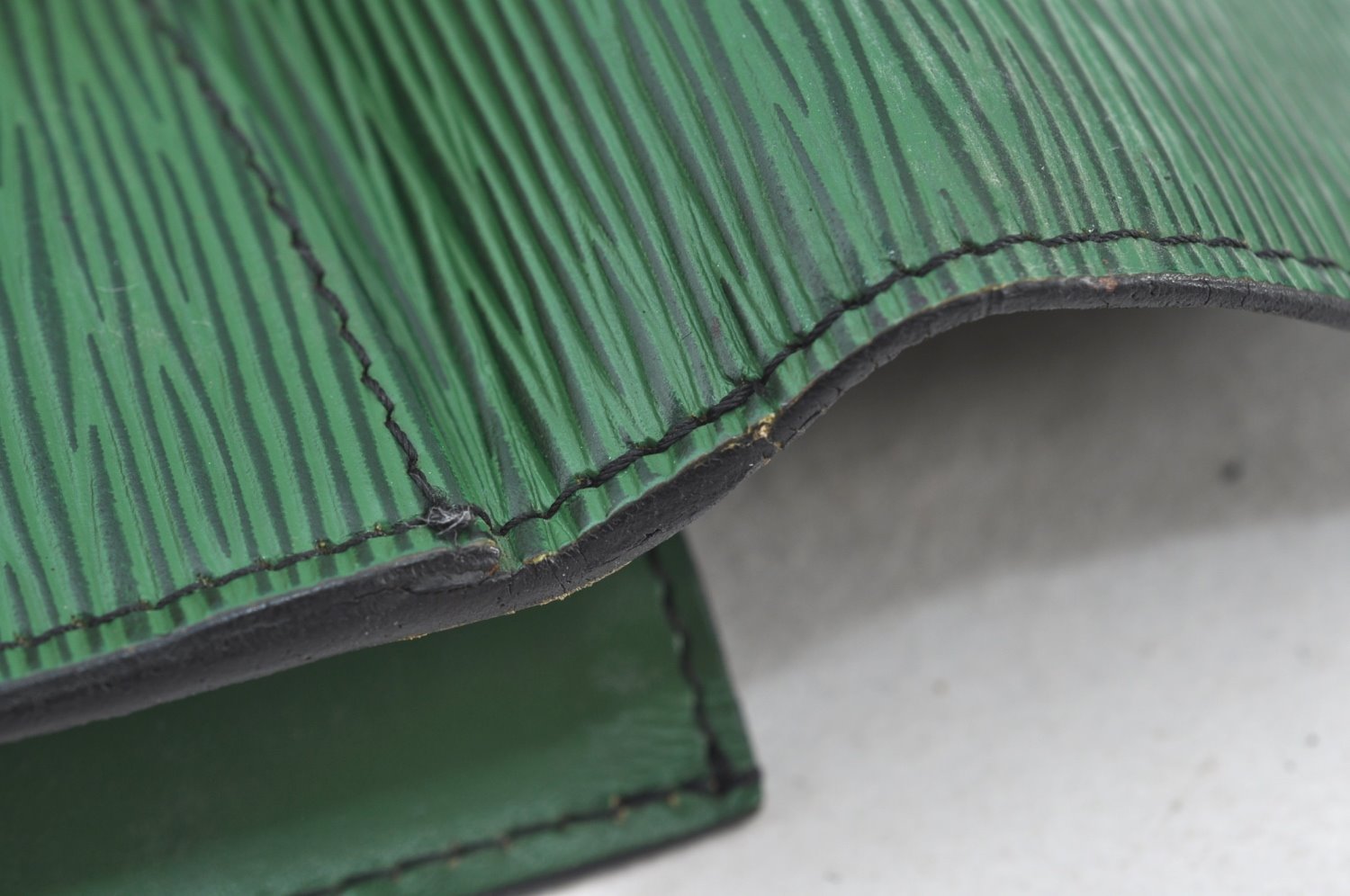 Authentic Louis Vuitton Epi Montaigne 23 Clutch Hand Bag Green M52664 LV 5226H