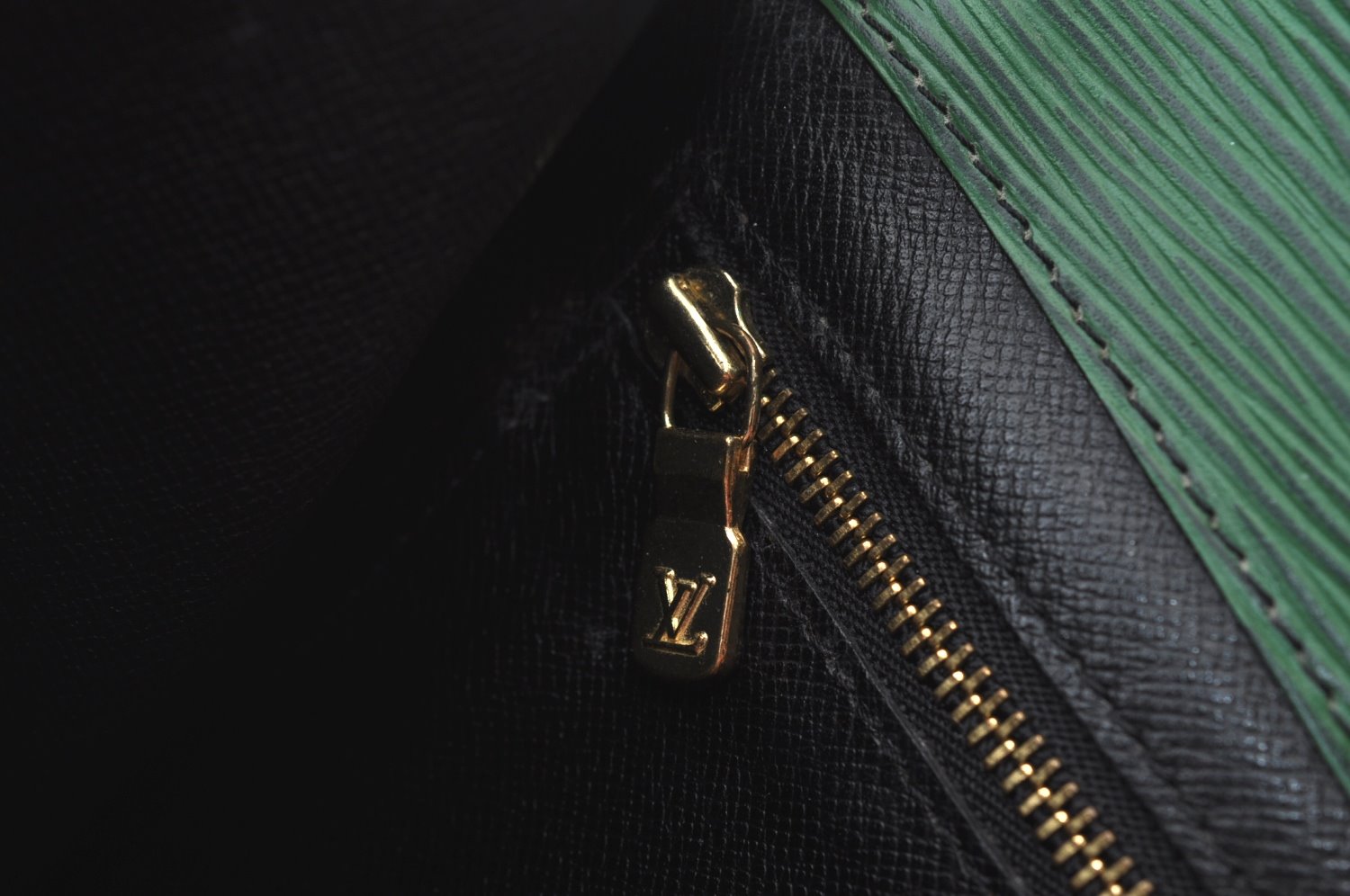 Authentic Louis Vuitton Epi Montaigne 23 Clutch Hand Bag Green M52664 LV 5226H