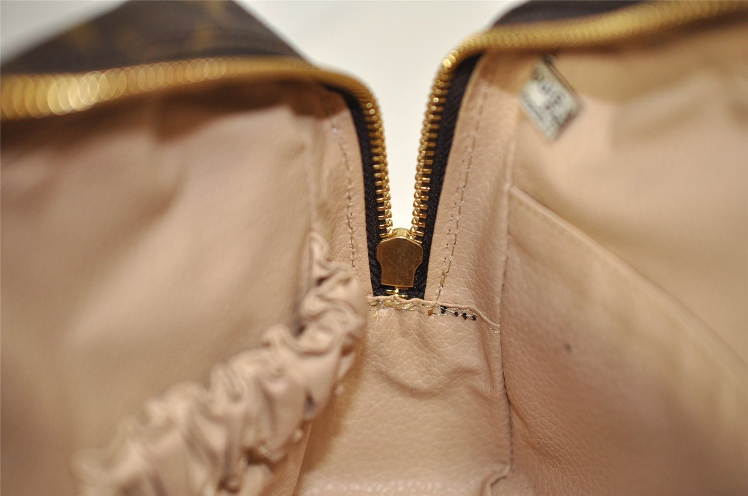 Auth Louis Vuitton Monogram Trousse Toilette 23 Clutch Hand Bag Old Model 5235I