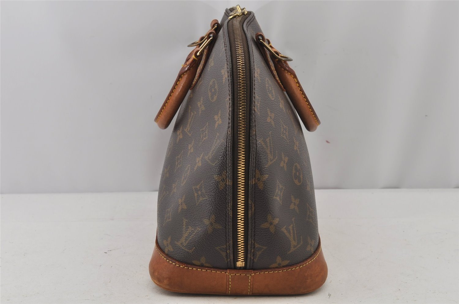 Authentic Louis Vuitton Monogram Alma Hand Bag Purse M51130 LV 5242J