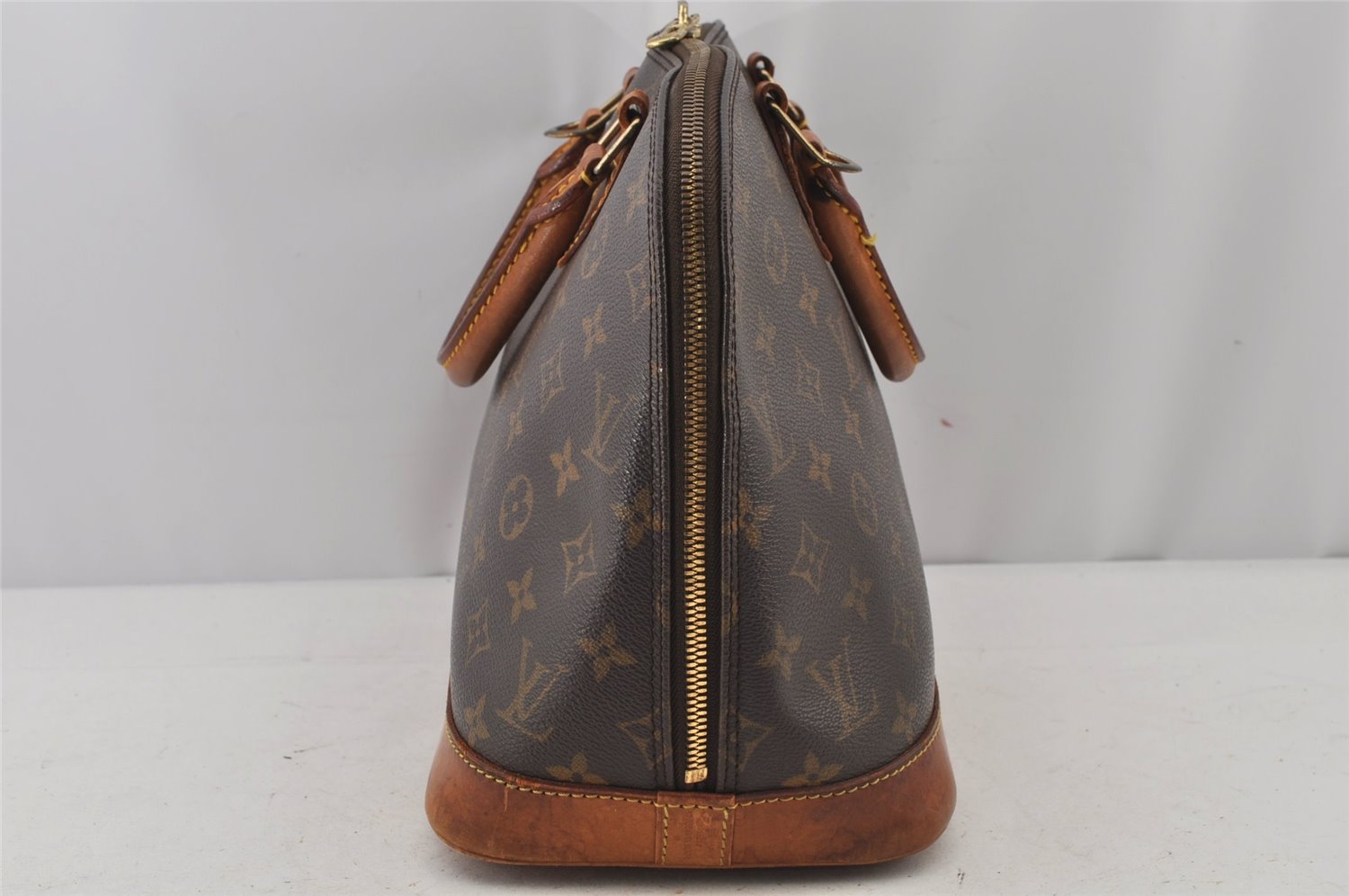Authentic Louis Vuitton Monogram Alma Hand Bag Purse M51130 LV 5242J
