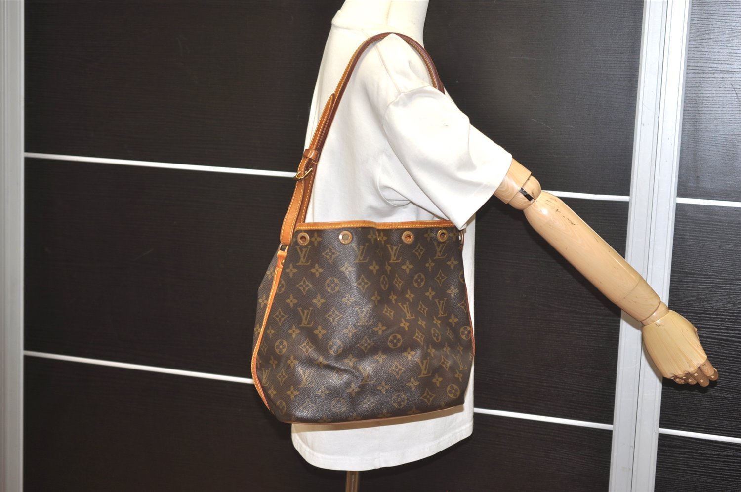 Authentic Louis Vuitton Monogram Petit Noe M42226 Shoulder Drawstring Bag 5247I