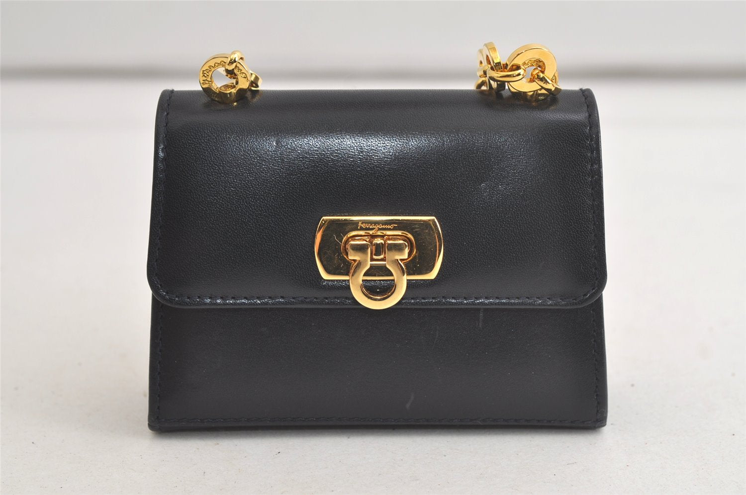 Authentic Salvatore Ferragamo Gancini Leather Shoulder Pouch Navy Box Junk 5256K