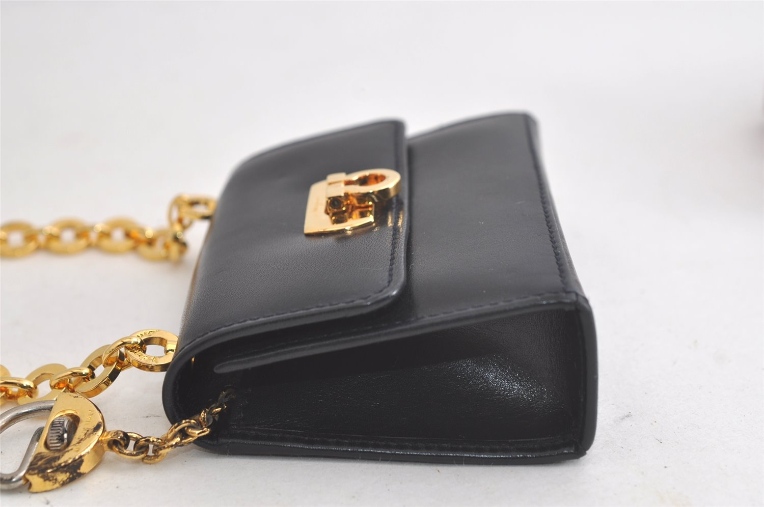 Authentic Salvatore Ferragamo Gancini Leather Shoulder Pouch Navy Box Junk 5256K