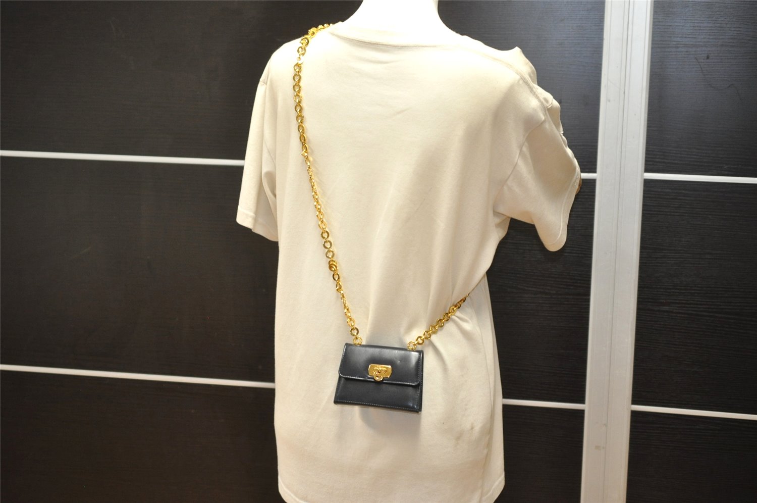 Authentic Salvatore Ferragamo Gancini Leather Shoulder Pouch Navy Box Junk 5256K