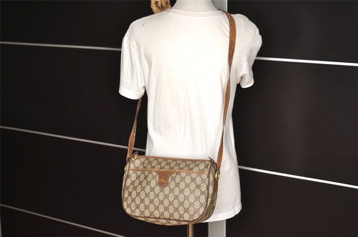 Authentic GUCCI Vintage Shoulder Cross Body Bag Purse GG PVC Leather Brown 5264I