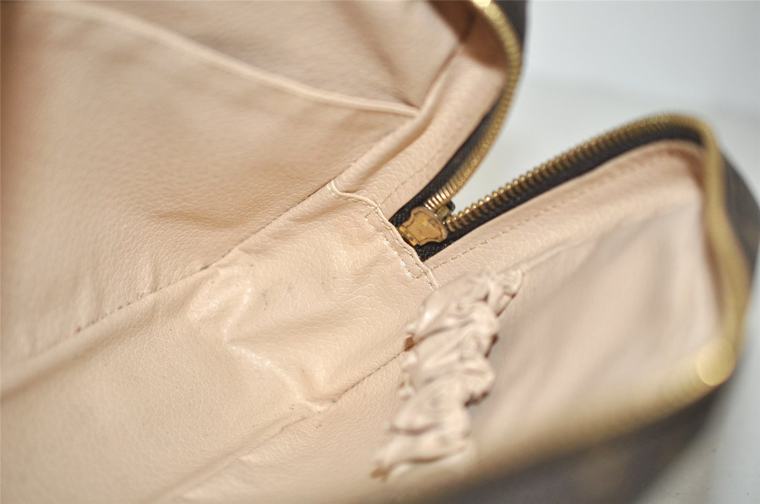 Auth Louis Vuitton Monogram Trousse Toilette 23 Clutch Hand Bag M47524 LV 5279I