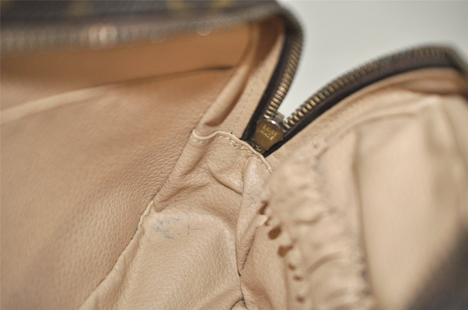 Auth Louis Vuitton Monogram Trousse Toilette 23 Clutch Bag M47524 Junk 5290I