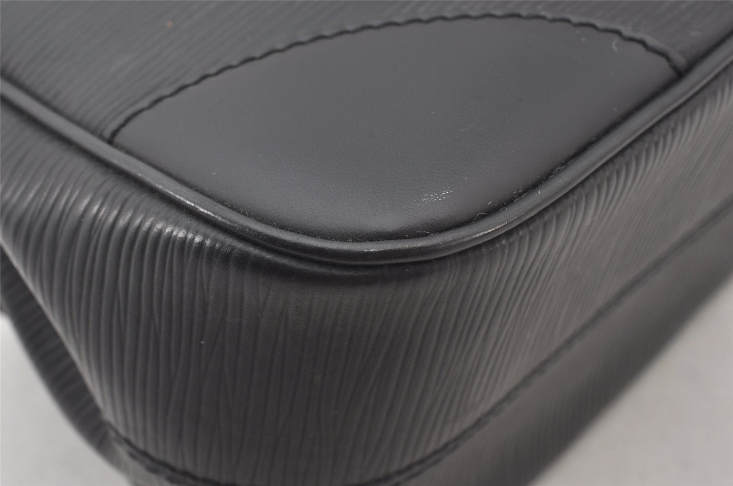 Authentic Louis Vuitton Epi Segur PM Hand Bag Black M58822 LV 5299K