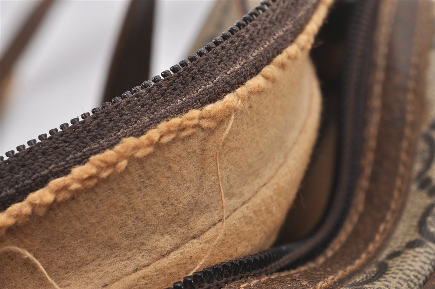 Authentic GUCCI Vintage Shoulder Cross Body Bag Purse GG PVC Leather Brown 5306I