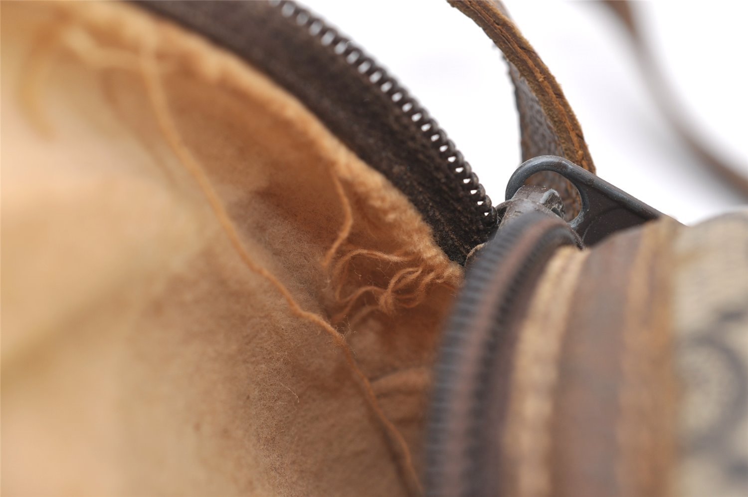 Authentic GUCCI Vintage Shoulder Cross Body Bag Purse GG PVC Leather Brown 5306I