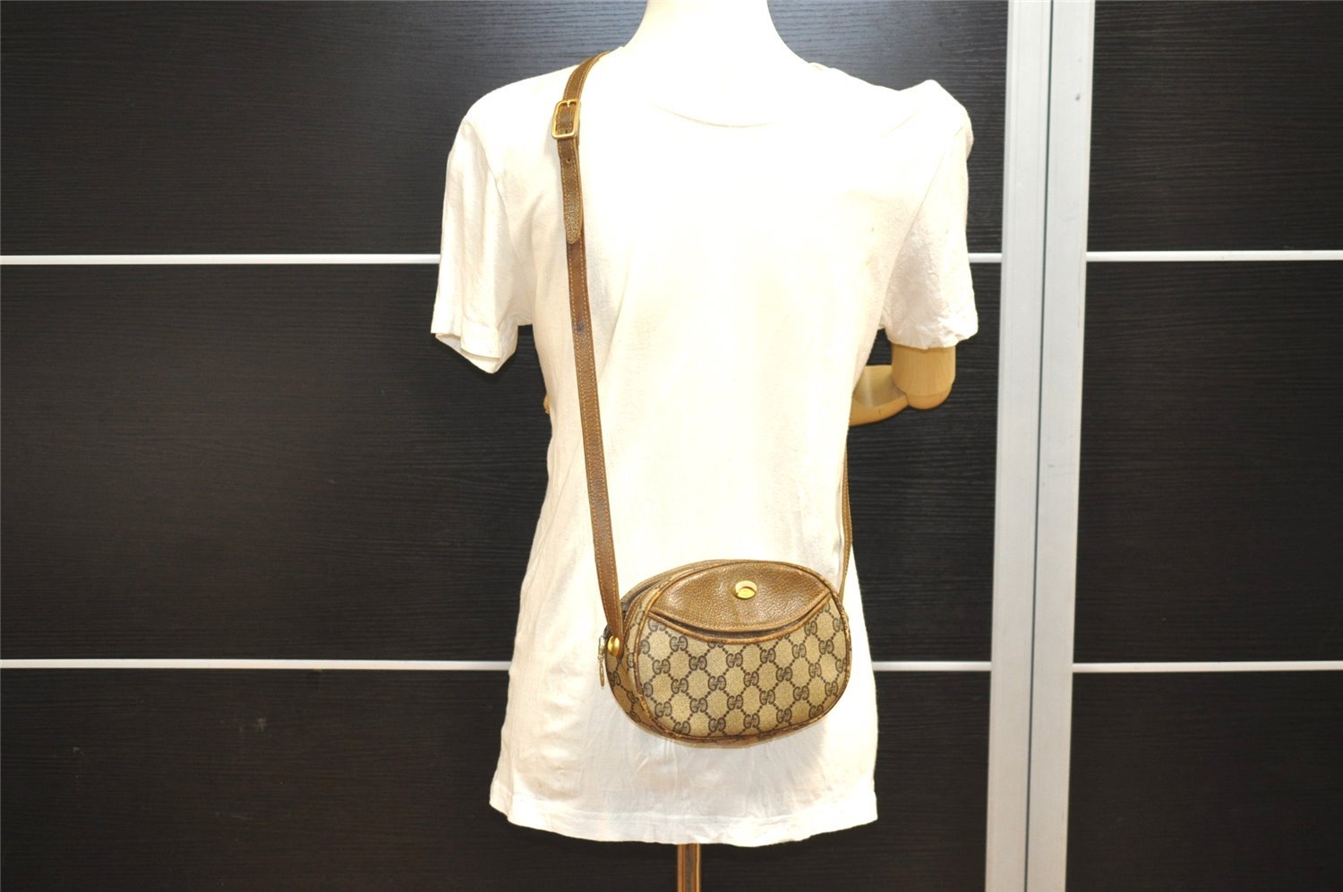 Authentic GUCCI Vintage Shoulder Cross Body Bag Purse GG PVC Leather Brown 5306I