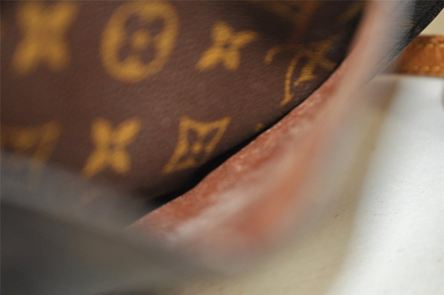 Authentic Louis Vuitton Monogram Saint Cloud MM M51243 Shoulder Cross Bag 5310I