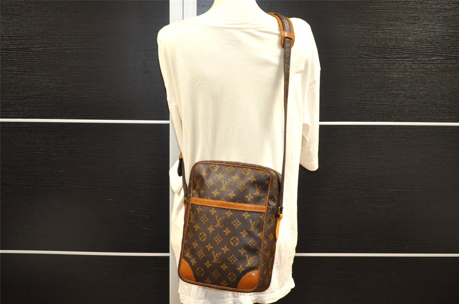 Authentic Louis Vuitton Monogram Danube MM Shoulder Cross Bag M45264 LV 5313I