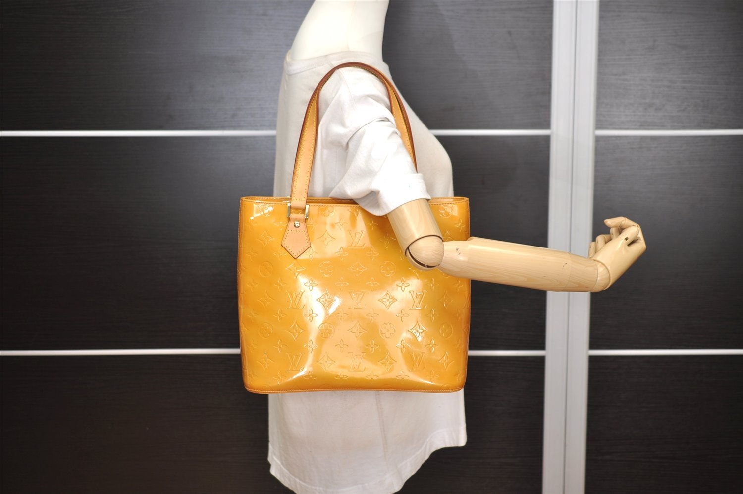 Authentic Louis Vuitton Vernis Houston Shoulder Hand Bag Yellow M91004 LV 5331J