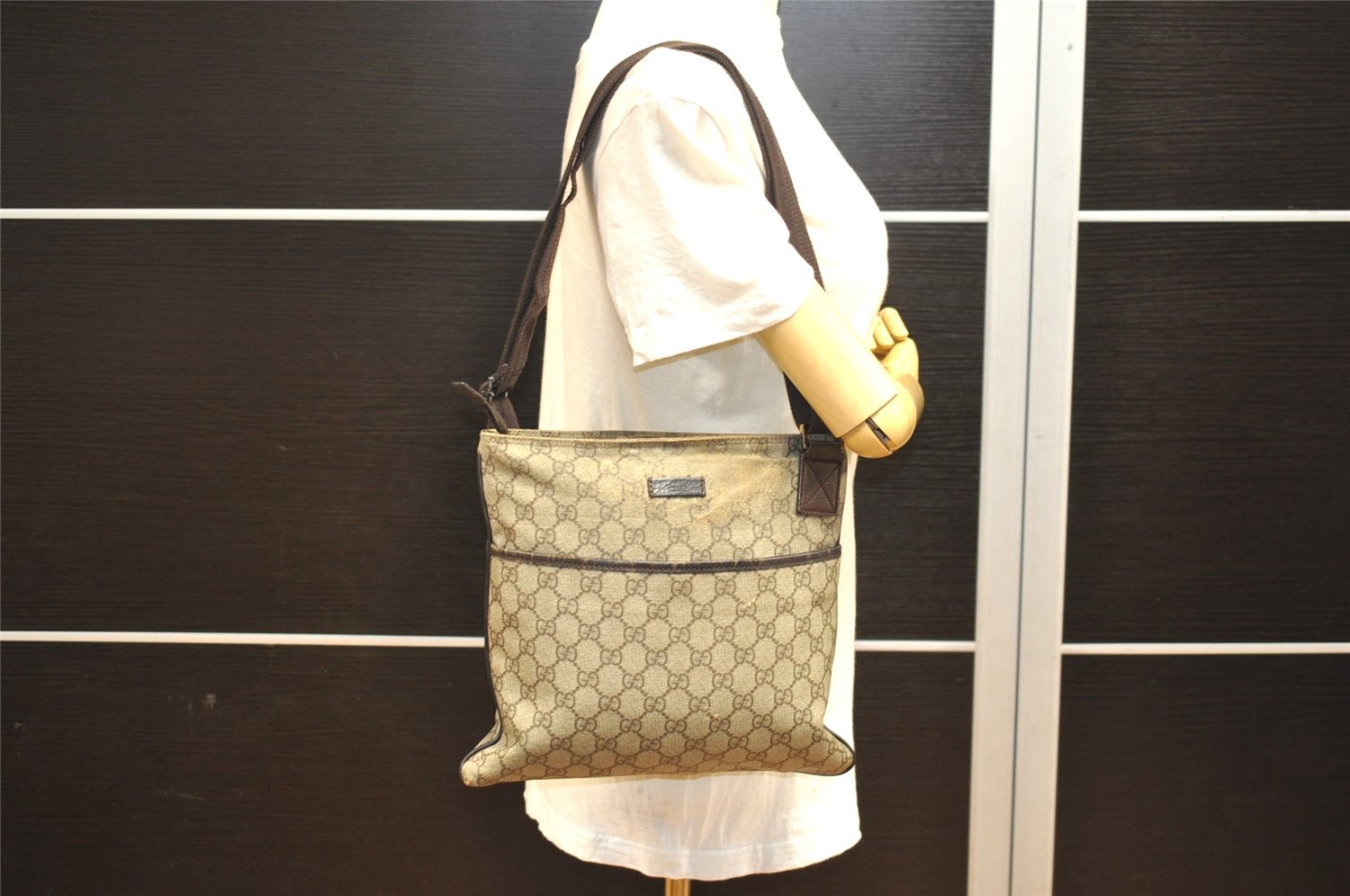 Authentic GUCCI Shoulder Cross Body Bag Purse GG PVC Leather 141626 Brown 5332I