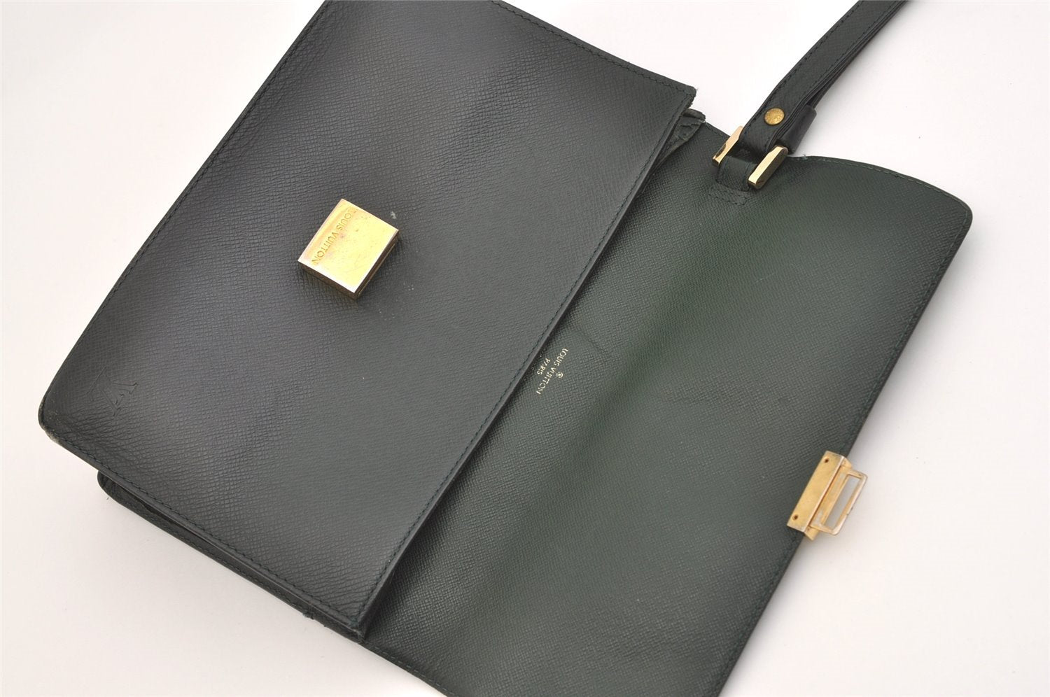 Authentic Louis Vuitton Taiga Selenga Clutch Hand Bag Green M30784 LV 5333J