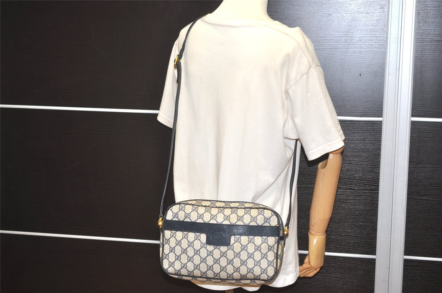 Authentic GUCCI Shoulder Cross Body Bag GG PVC Leather Navy Blue Junk 5343I