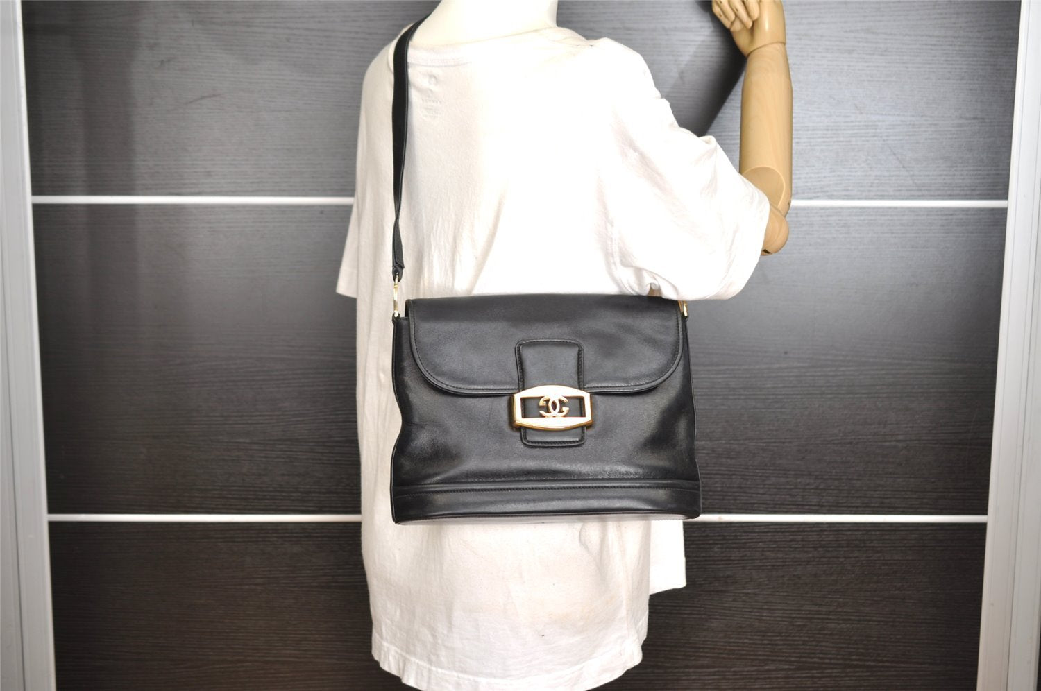 Authentic GUCCI Vintage Shoulder Bag Purse Leather Black 5353I