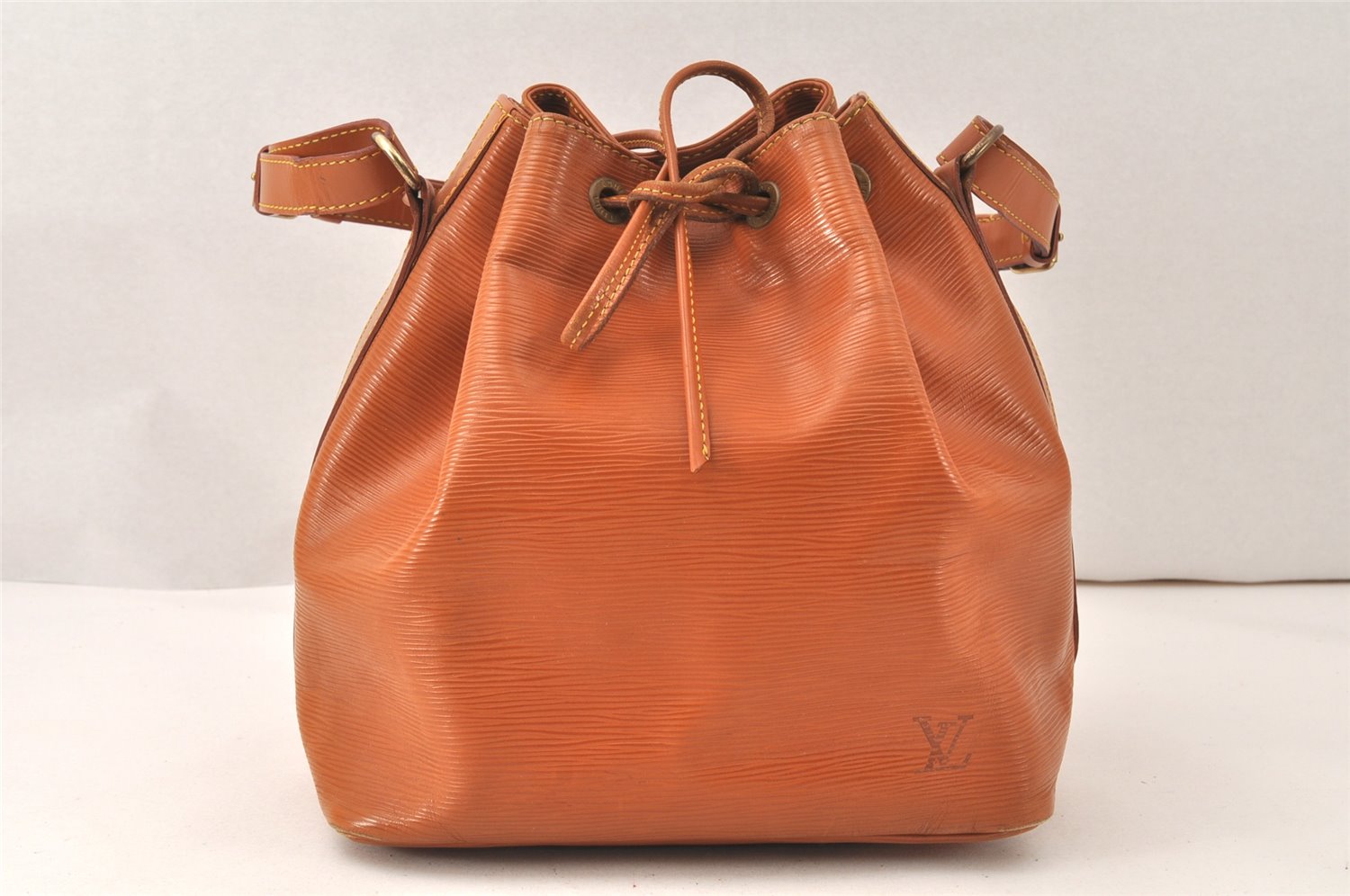 Authentic Louis Vuitton Epi Petit Noe Shoulder Drawstring Bag M44108 Brown 5366K