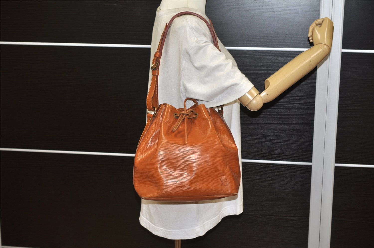 Authentic Louis Vuitton Epi Petit Noe Shoulder Drawstring Bag M44108 Brown 5366K