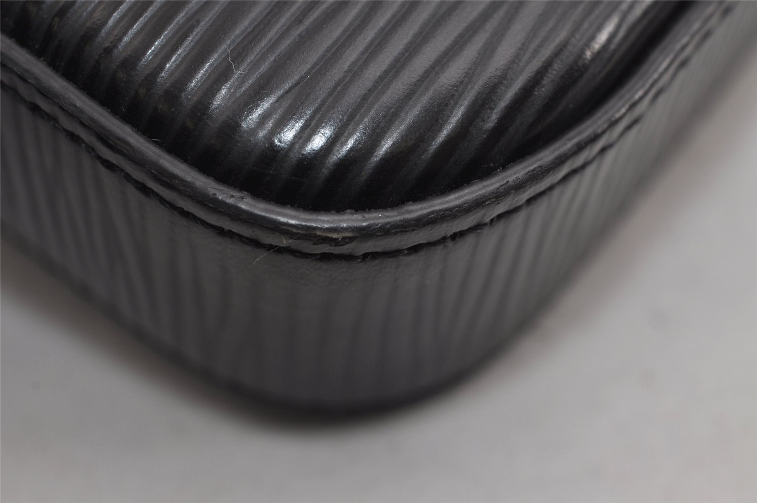 Auth Louis Vuitton Epi Pochette Felicie Chain Shoulder Bag Black M62648 LV 5371J