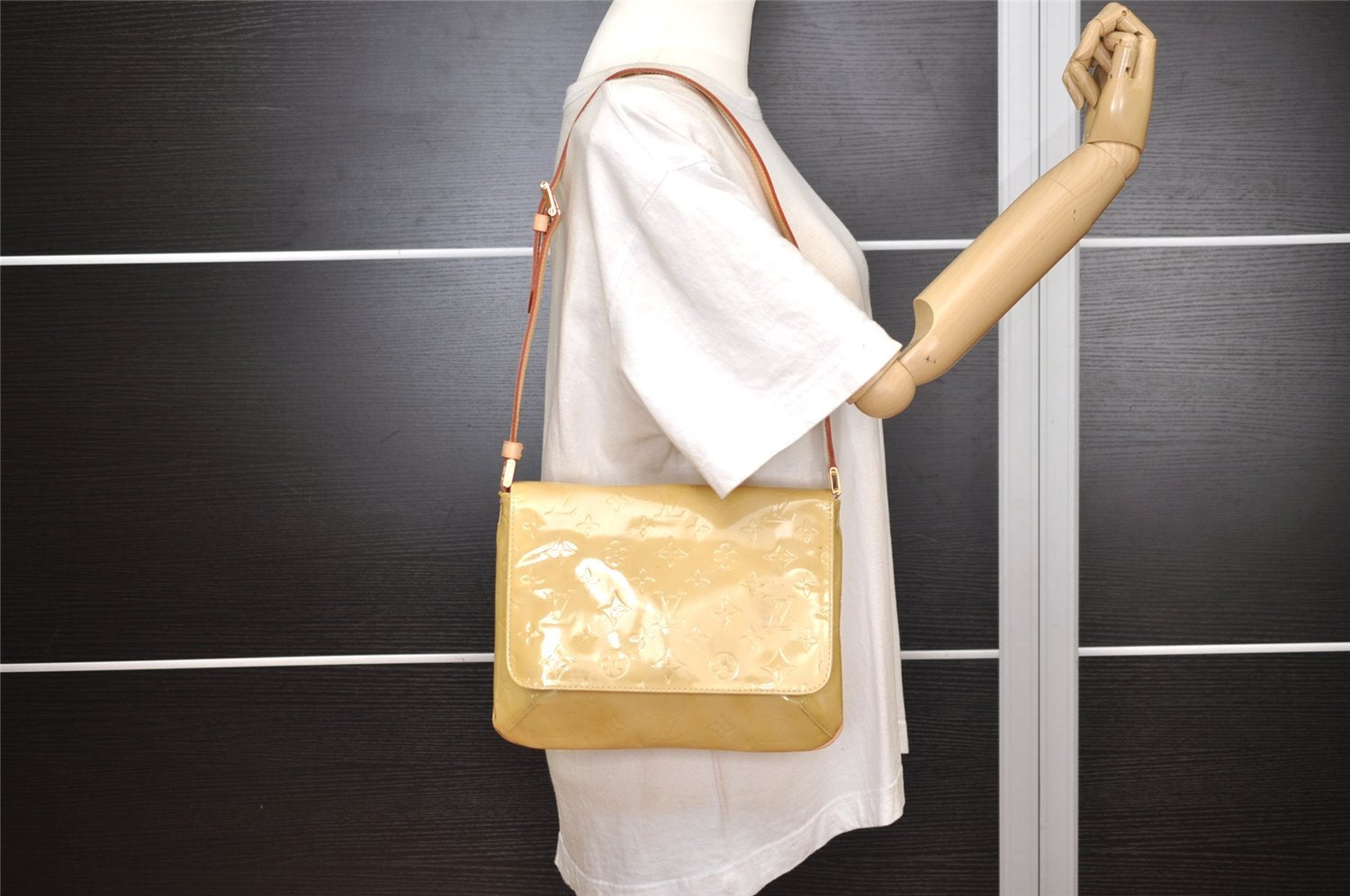 Auth Louis Vuitton Vernis Thompson Street Shoulder Bag Yellow M91008 LV 5376J