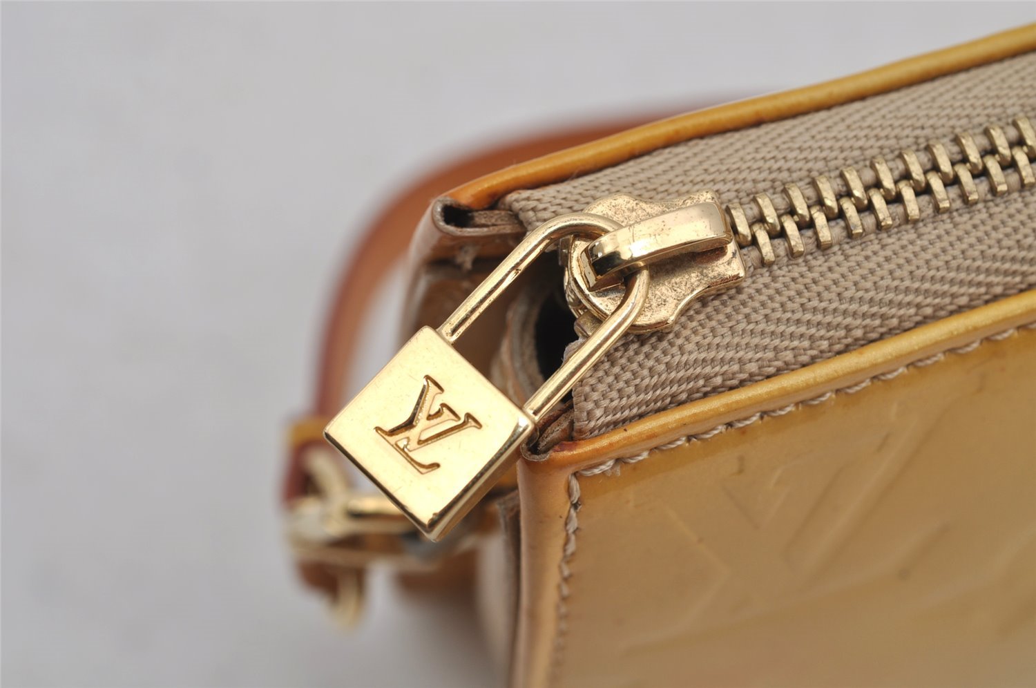 Authentic Louis Vuitton Vernis Lexington Hand Bag Pouch Yellow M91010 LV 5377J