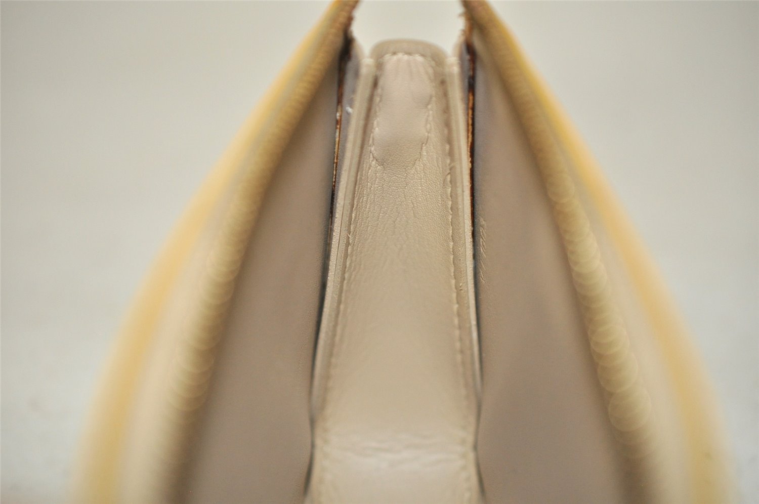 Authentic Louis Vuitton Vernis Lexington Hand Bag Pouch Yellow M91010 LV 5377J