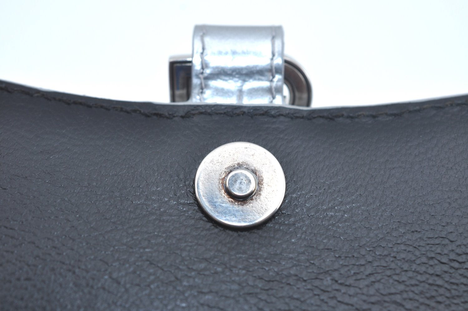 Authentic BALENCIAGA Hourglass Wallet Pouch Leather 656051 Silver Box 5381J